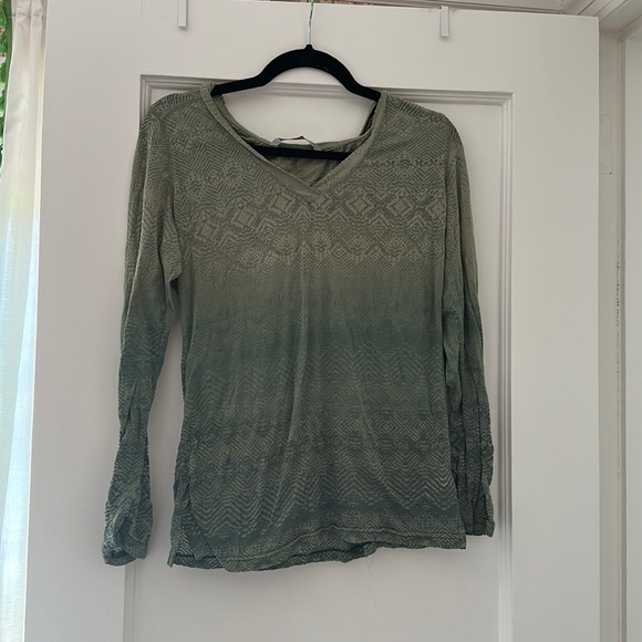 Athleta Tops - Athleta Long sleeve hoodie in green ombré